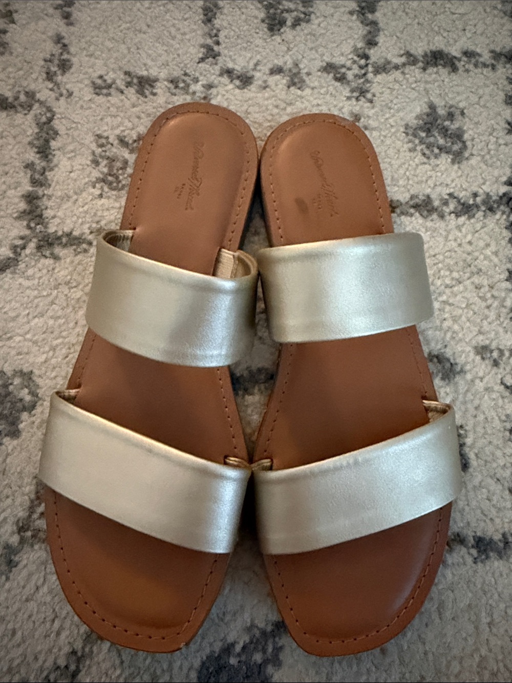 Universal Thread Sandals